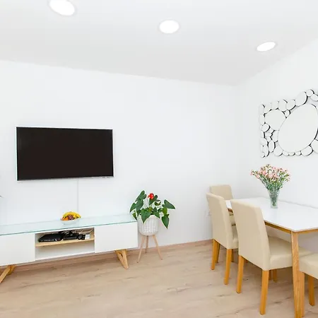 Lanuna 아파트 스플리트